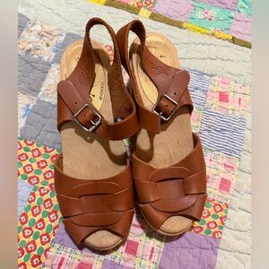 Lotta From Stockholm Swedish Peep Toe Clogs in Tan Leather: Size 38 (US 7.5/8)